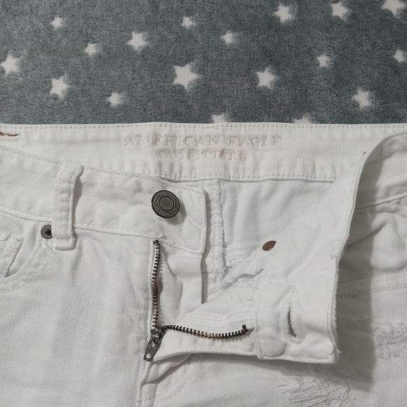 White American Eagle Distressed Shorts Size 6 - Picture 5 of 7